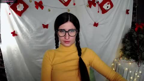 Snapshot of lauradre_ chatting on 01/04/25, 08:17 Laura online show from 01/04/25, 08:17