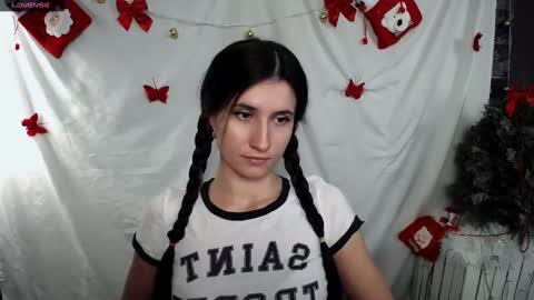 Snapshot of lauradre_ chatting on 01/06/25, 08:35 Laura online show from 01/06/25, 08:35