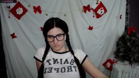 Snapshot of lauradre_ chatting on 01/07/25, 08:45 Laura online show from 01/07/25, 08:45