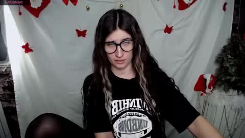 Snapshot of lauradre_ chatting on 01/15/25, 08:51 Laura online show from 01/15/25, 08:51