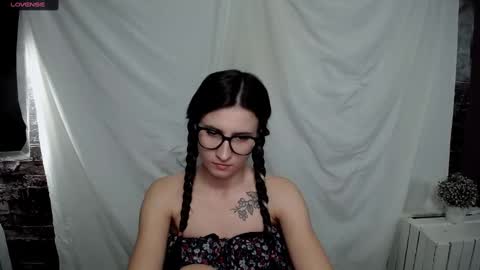 Snapshot of lauradre_ chatting on 01/23/25, 02:50 Laura online show from 01/23/25, 02:50