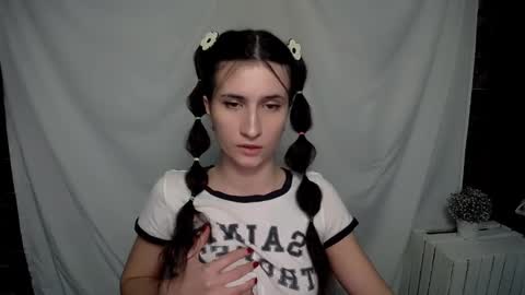 Snapshot of lauradre_ chatting on 02/02/25, 08:02 Laura online show from 02/02/25, 08:02