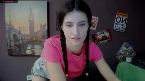 Snapshot of lauradre_ chatting on 02/07/25, 08:33 Laura online show from 02/07/25, 08:33