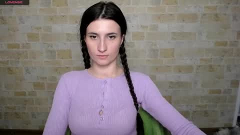 Snapshot of lauradre_ chatting on 02/10/25, 11:46 Laura online show from 02/10/25, 11:46