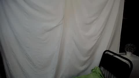 Snapshot of lauradre_ chatting on 02/13/25, 11:17 Laura online show from 02/13/25, 11:17