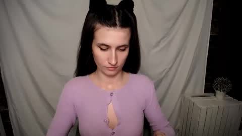 Snapshot of lauradre_ chatting on 02/14/25, 10:07 Laura online show from 02/14/25, 10:07