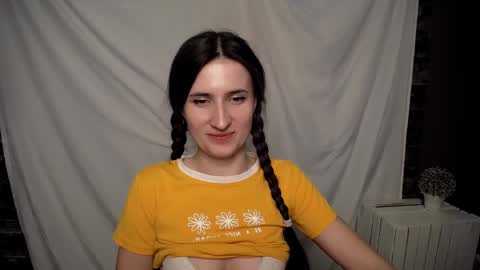 Snapshot of lauradre_ chatting on 02/14/25, 01:08 Laura online show from 02/14/25, 01:08