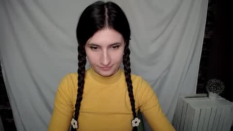 Snapshot of lauradre_ chatting on 02/16/25, 08:43 Laura online show from 02/16/25, 08:43