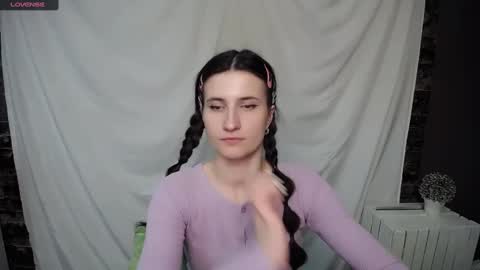 Snapshot of lauradre_ chatting on 02/20/25, 11:20 Laura online show from 02/20/25, 11:20