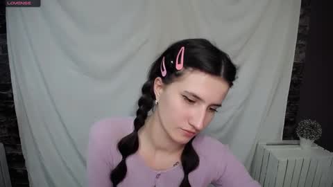 Snapshot of lauradre_ chatting on 02/20/25, 02:24 Laura online show from 02/20/25, 02:24