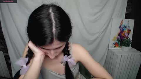 Snapshot of lauradre_ chatting on 03/01/25, 11:28 Laura online show from 03/01/25, 11:28