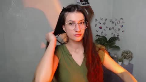 Snapshot of lauradre_ chatting on 10/06/25, 06:00 Laura online show from 10/06/25, 06:00