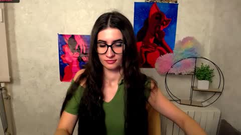 Snapshot of lauradre_ chatting on 10/30/25, 12:56 Laura online show from 10/30/25, 12:56
