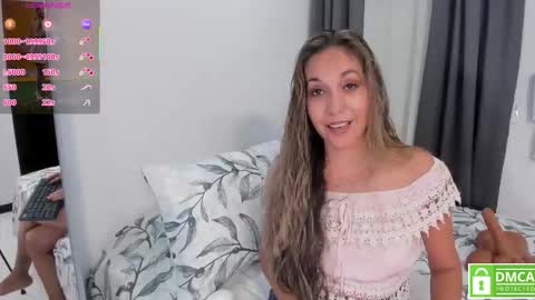 Snapshot of laurafarrely chatting on 11/06/25, 02:12 Laura online show from 11/06/25, 02:12