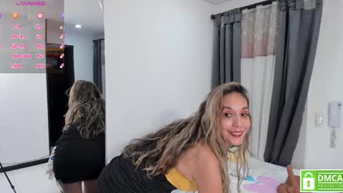 Snapshot of laurafarrely chatting on 11/28/25, 11:18 Laura online show from 11/28/25, 11:18