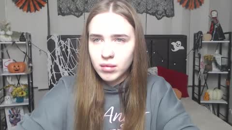 LauraHlot online show from 10/29/25, 07:04