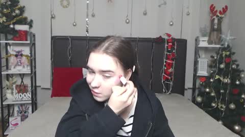 LauraHlot online show from 12/15/25, 08:40