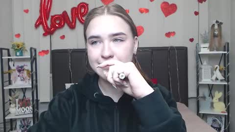 LauraHlot online show from 02/15/26, 06:04