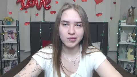 Snapshot of laurahlot chatting on 05/19/26, 06:20 LauraHlot online show from 05/19/26, 06:20