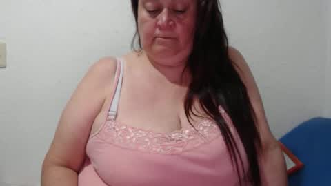 Snapshot of laurahotxx chatting on 11/06/25, 11:26 LAURA online show from 11/06/25, 11:26