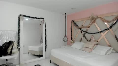 laura  online show from 12/17/25, 08:59