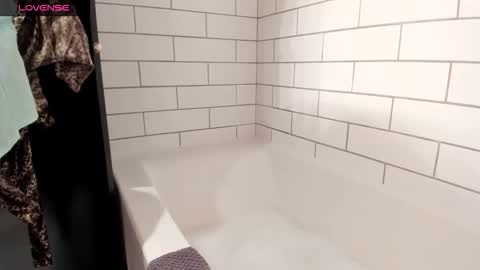 Snapshot of lauraloomer chatting on 01/06/26, 03:10 Laura Loomer online show from 01/06/26, 03:10