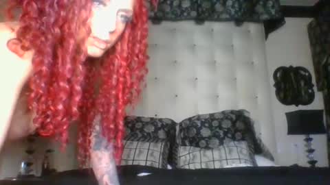 Snapshot of lauralye1983 chatting on 02/06/25, 08:29 Lilian Banks online show from 02/06/25, 08:29