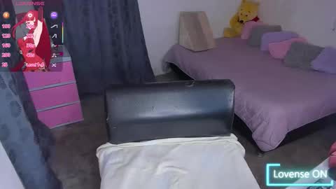 Snapshot of lauramayer chatting on 11/26/25, 03:29 Laura Mayer online show from 11/26/25, 03:29