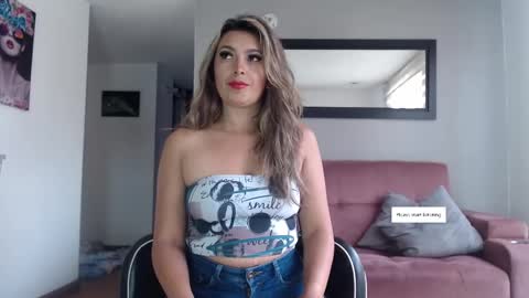 Snapshot of lauramcdowell_ chatting on 02/10/25, 06:45 Laura online show from 02/10/25, 06:45