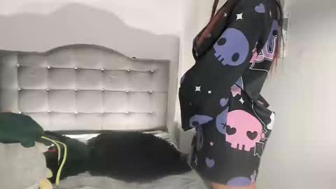 lauraohana online show from 12/03/24, 02:03