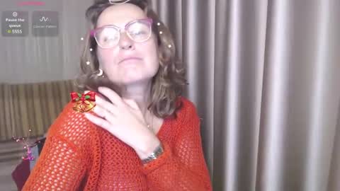Snapshot of lauraoven1 chatting on 12/01/24, 04:29 Lauraoven1 online show from 12/01/24, 04:29