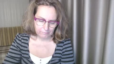 Snapshot of lauraoven1 chatting on 12/12/24, 01:06 Lauraoven1 online show from 12/12/24, 01:06