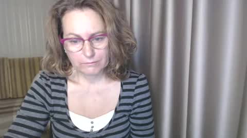Snapshot of lauraoven1 chatting on 12/13/24, 07:25 Lauraoven1 online show from 12/13/24, 07:25