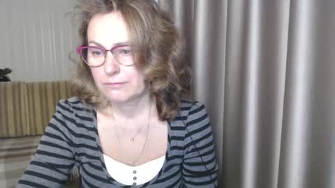 Snapshot of lauraoven1 chatting on 12/17/24, 07:29 Lauraoven1 online show from 12/17/24, 07:29