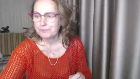 Snapshot of lauraoven1 chatting on 12/19/24, 06:56 Lauraoven1 online show from 12/19/24, 06:56