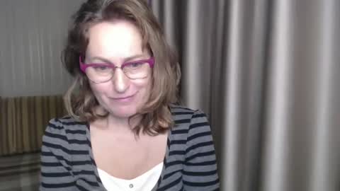 Snapshot of lauraoven1 chatting on 12/24/24, 12:55 Lauraoven1 online show from 12/24/24, 12:55