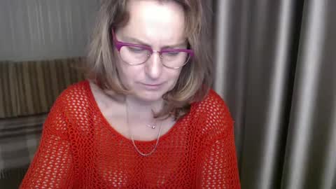 Snapshot of lauraoven1 chatting on 12/25/24, 03:06 Lauraoven1 online show from 12/25/24, 03:06