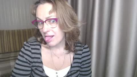 Snapshot of lauraoven1 chatting on 12/26/24, 12:16 Lauraoven1 online show from 12/26/24, 12:16