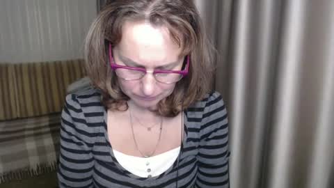 Snapshot of lauraoven1 chatting on 12/26/24, 05:51 Lauraoven1 online show from 12/26/24, 05:51
