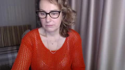 Snapshot of lauraoven1 chatting on 01/19/25, 07:36 Lauraoven1 online show from 01/19/25, 07:36