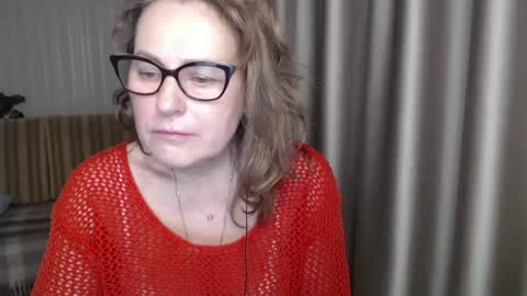 Snapshot of lauraoven1 chatting on 01/21/25, 06:43 Lauraoven1 online show from 01/21/25, 06:43