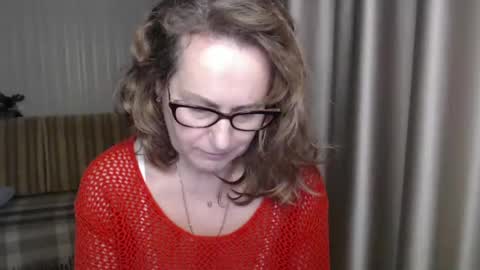 Snapshot of lauraoven1 chatting on 01/21/25, 04:37 Lauraoven1 online show from 01/21/25, 04:37