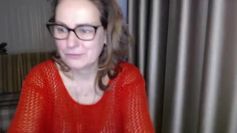 Snapshot of lauraoven1 chatting on 01/22/25, 06:42 Lauraoven1 online show from 01/22/25, 06:42