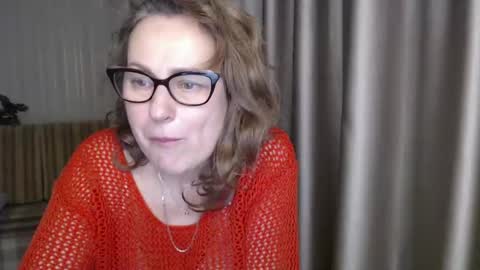 Snapshot of lauraoven1 chatting on 01/23/25, 04:37 Lauraoven1 online show from 01/23/25, 04:37