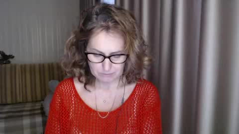 Snapshot of lauraoven1 chatting on 02/04/25, 01:59 Lauraoven1 online show from 02/04/25, 01:59