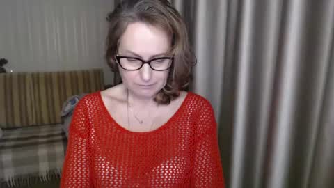 Snapshot of lauraoven1 chatting on 02/11/25, 02:57 Lauraoven1 online show from 02/11/25, 02:57