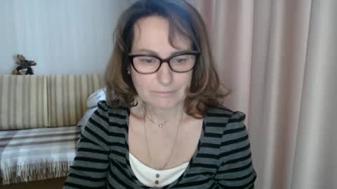 Snapshot of lauraoven1 chatting on 02/21/25, 08:51 Lauraoven1 online show from 02/21/25, 08:51