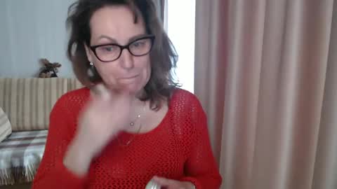 Snapshot of lauraoven1 chatting on 03/03/25, 07:32 Lauraoven1 online show from 03/03/25, 07:32