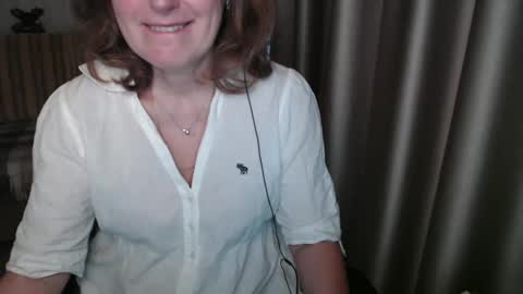 Snapshot of lauraoven1 chatting on 03/06/25, 07:47 Lauraoven1 online show from 03/06/25, 07:47
