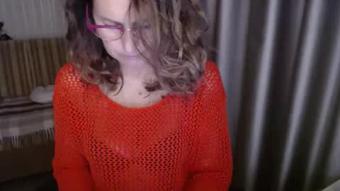 Snapshot of lauraoven1 chatting on 10/05/25, 02:37 Lauraoven1 online show from 10/05/25, 02:37